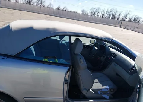 2001 Mercedes-Benz Clk 430 z USA, uszkodzony, nr VIN WDBLK70G11T073423